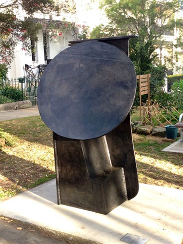 Kevin Norton, Kimono. Windsor Street, Paddington. On loan courtesy of the artist and Defiance Gallery. English born artist Kevin Norton captures the idea of the Japanese kimono in this abstract stainless steel sculpture.