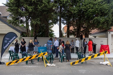 Guests at the Plaque unveiling for Nellie Stewart at 23 Wunulla Road, Point Piper on 31 October 2022