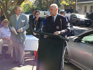 Alan Kippax plaque unveiling - Mayor Peter Cavanagh and Phil O'Sullivan OAM