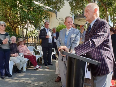 Alan Kippax plaque unveiling - Mayor Peter Cavanagh and Phil O'Sullivan OAM