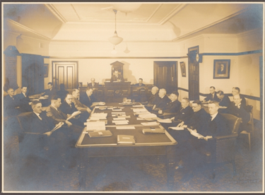 A meeting of Woollahra Council in the upstairs Chambers, 90 Ocean Street, late 1930s.