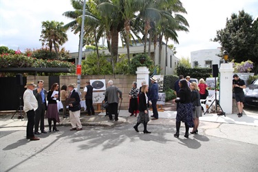 Guests near the site of the house ‘Herewai’ (demolished), Wunulla Road, Point Piper