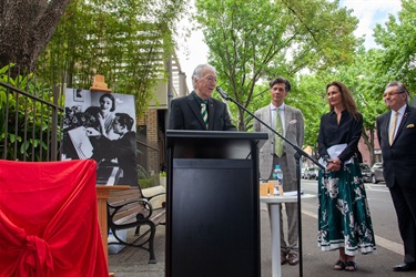 Richard Bonynge AC CBE, speaking at the unveiling