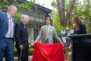 Joan Sutherland Plaque