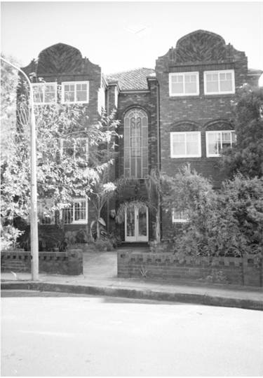 26 Manion Avenue, Rose Bay, 1992. The scene of the only civilian casualty during WW2.<em>Woollahra Libraries Digital Archive pf005183</em>.