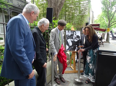 Plaque unveiling outside her former home in Queen Street