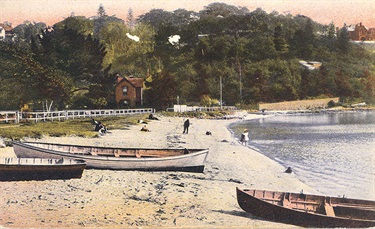 Postcard of the beach in front of Steyne Park