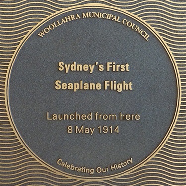 Plaque for seaplane flight