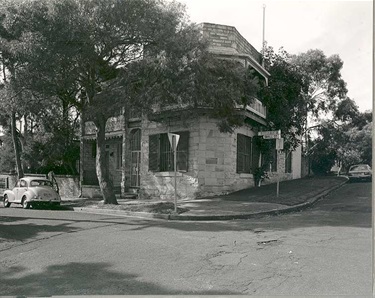 1 Small St, Woollahra, 1992. Sight of shelling by Japanese submarine on 8 June 1942. <em>Woollahra Libraries Digital Archive pf002870</em>.