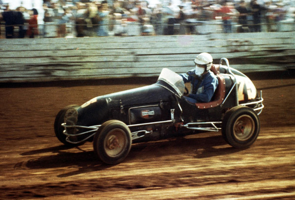 Jeff Freeman in action at Westmead in Don Mackay's American Offenhauser Speedcar
