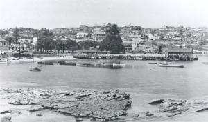 Postcard view of Watsons Bay showing the Ozone Café at left, early 20th century