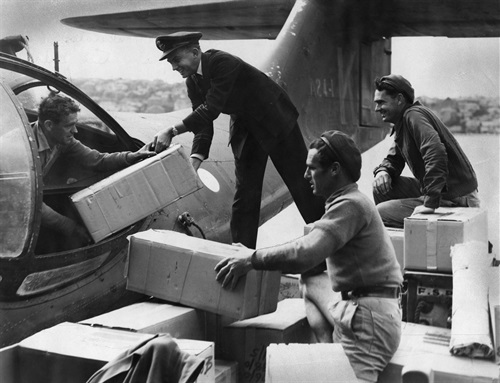 Men loading a No. 1 Flying boat