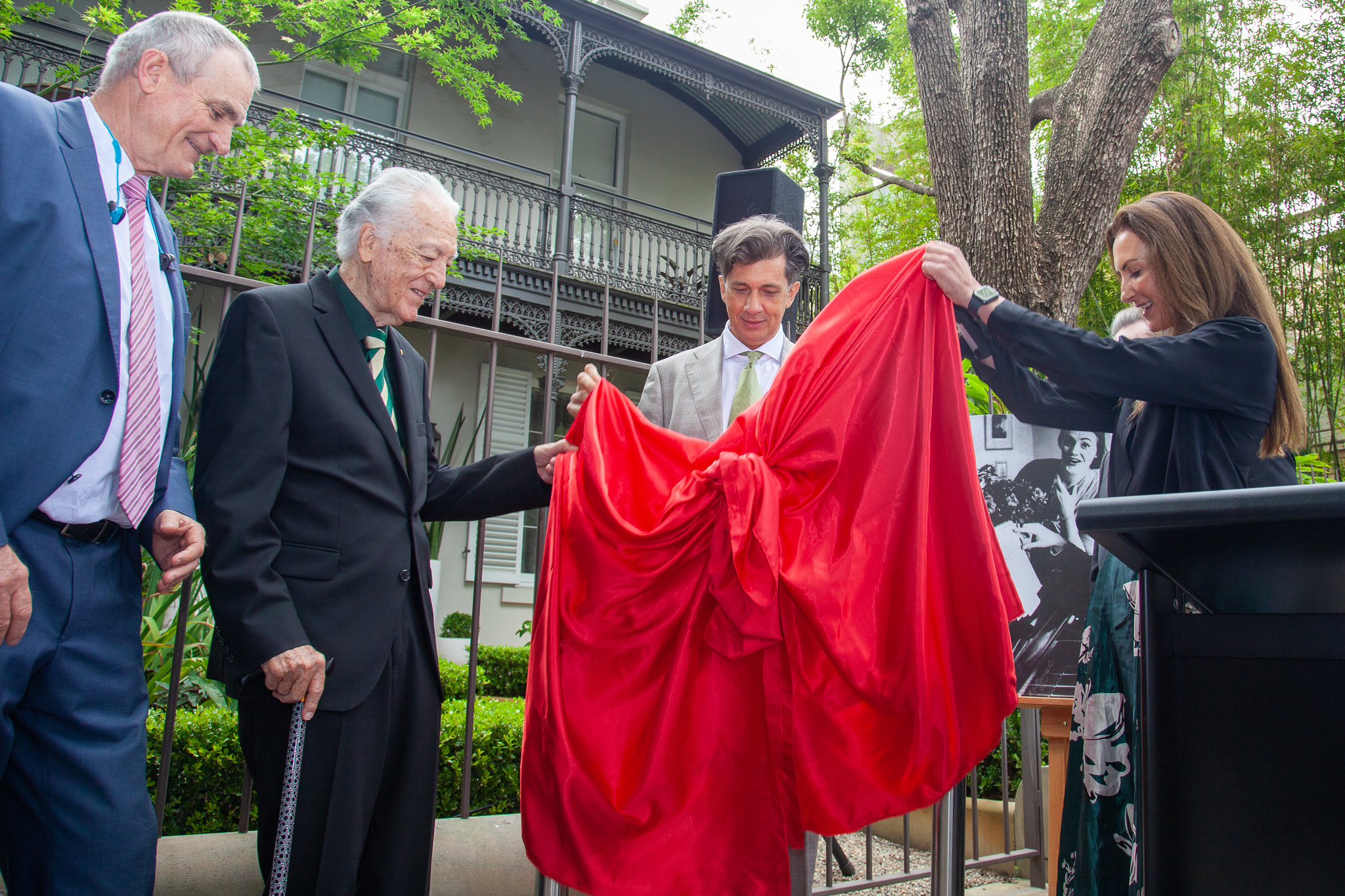 Dame Joan Sutherland OM AC DBE plaque unveiling