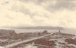 Old South Head Road with the Signal Station (right) and the South Head Independent Chapel, South Head Family Hotel and the Grand Pacific Hotel (left), c.1894