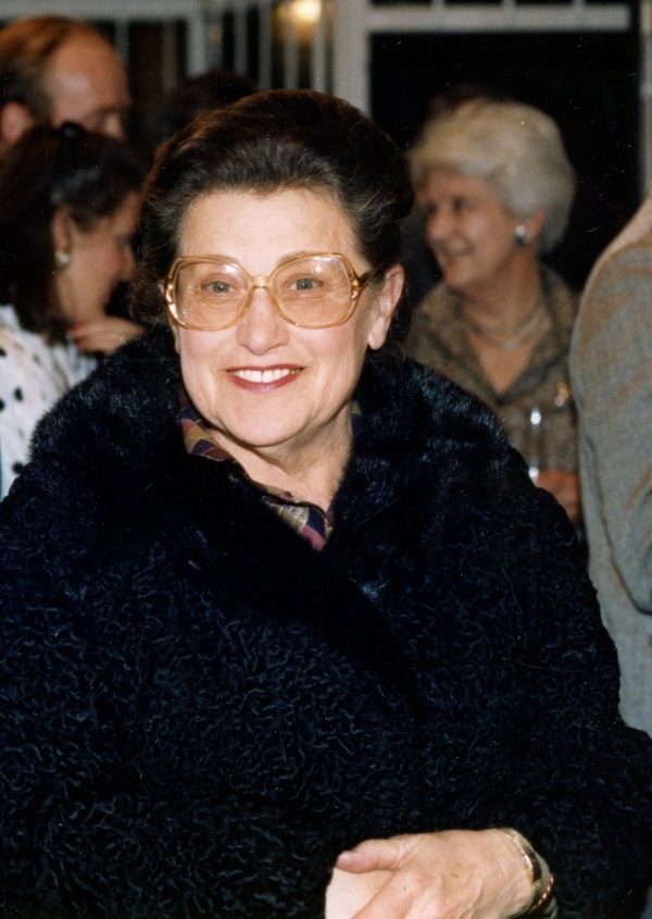 Gisella-Scheinberg-Holdsworth-Galleries-1987.jpg