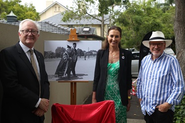 L-R Prof. Stephen Garton AM (Guest Speaker), Mayor Cr Susan Wynne and Graham Humphrey (nominator).