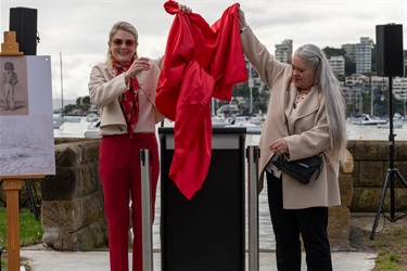 Cl Sarah Swan and Melissa Jackson unveil the plaque